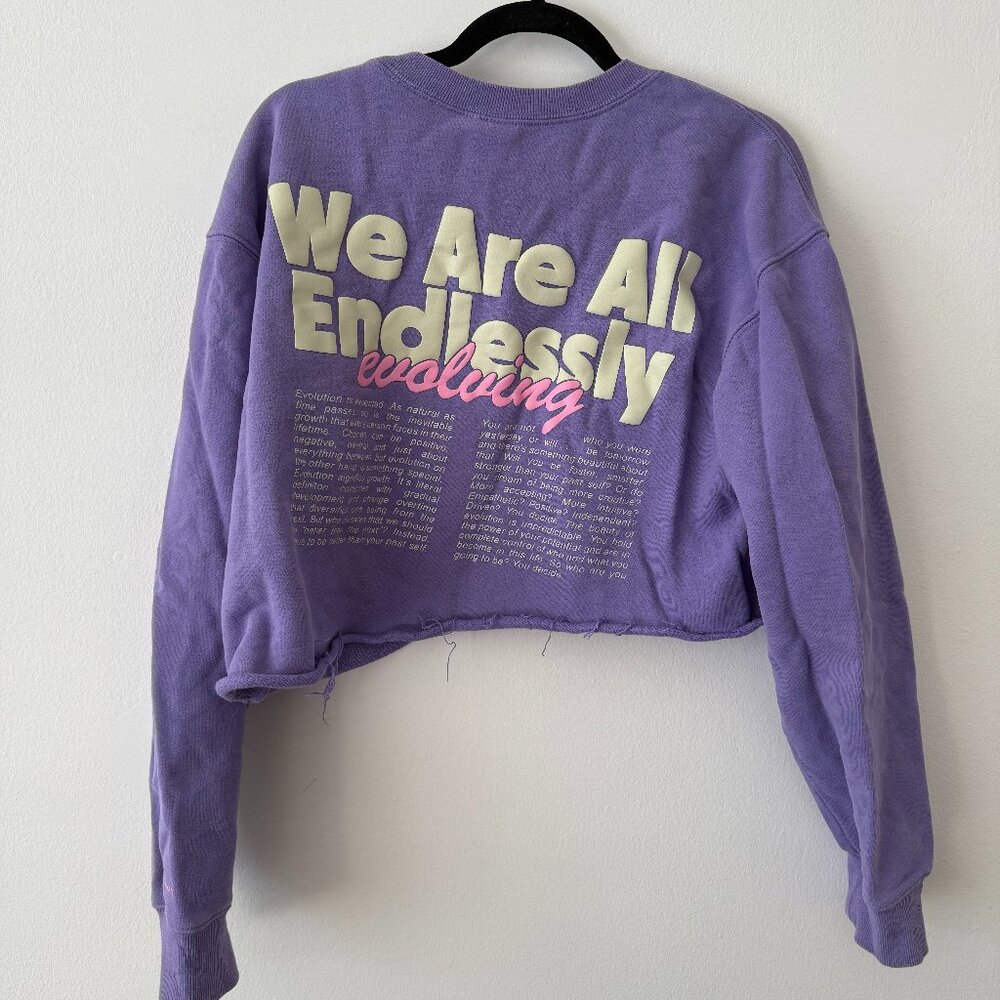 Cropped Light Purple Crewneck Sweatshirt – By Samii Ryan, Size M